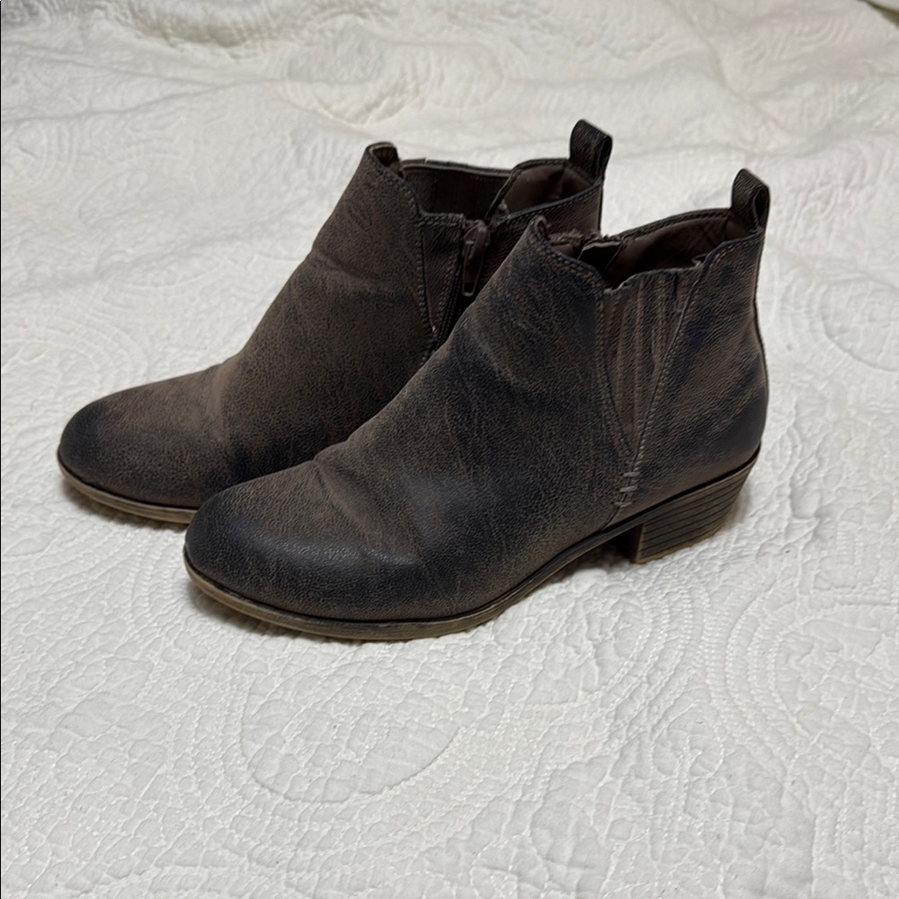 Sofia Taylor Women's Brown Ankle Boots Size 6 1/2 M